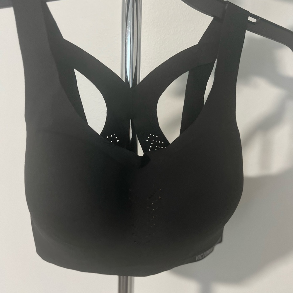 Victoria’s Secret sport angel Max running bra